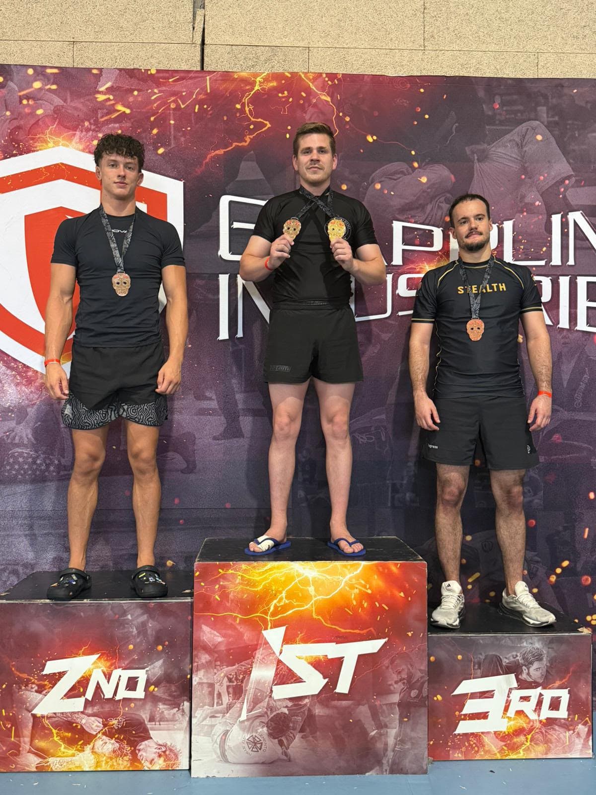 Podium bij Grappling Industries in no-gi, met twee medailles op de eerste plaats